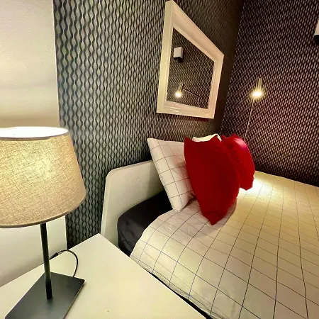 Blue 2 Fast Wifi 2xmetro 60'tv Netflix Hbo Appletv+ Apartment Warsaw