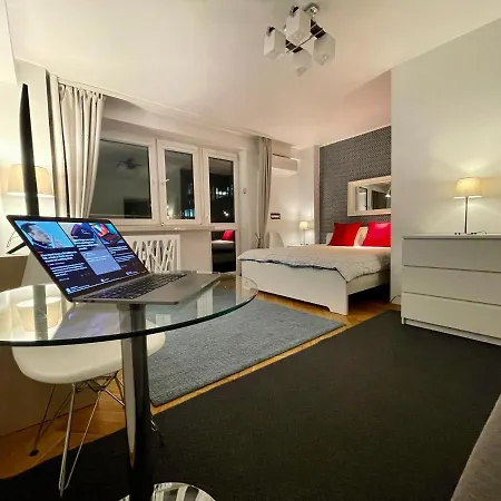Blue 2 Fast Wifi 2xmetro 60'tv Netflix Hbo Appletv+ * Warsaw